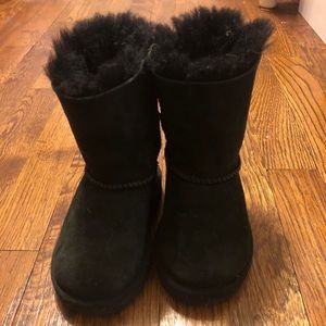Uggs, bows in back. 8 toddler